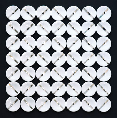 GRID 2020 Glasiertes Porzellan auf pigmentiertem MDF  70 x 70 x 3 cm