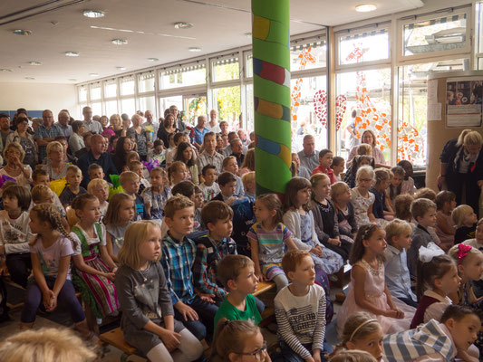 Die Einschulungsfeier in der Aula