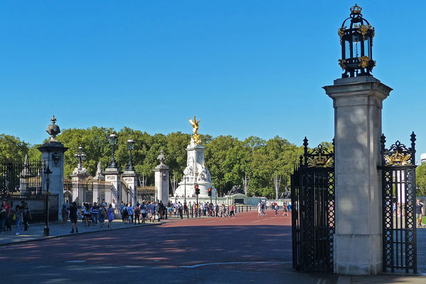 Das große Rund vor dem Buckingham Palace mit dem Victoria Memorial