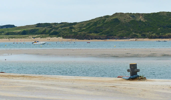 Die Sandbänke im Fluss Camel bei Ebbe