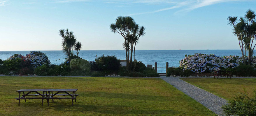 Morgenspaziergang - gleich hinter dem Garten beginnt der Strand und das Meer