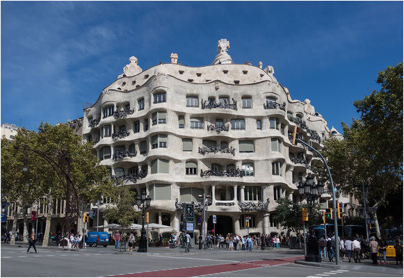 Barcelona, Casa Milà, "La Pedrera" 2015 | Sony RX 100 M4 8,8 mm 1/500 Sek. f/2,5 ISO 80