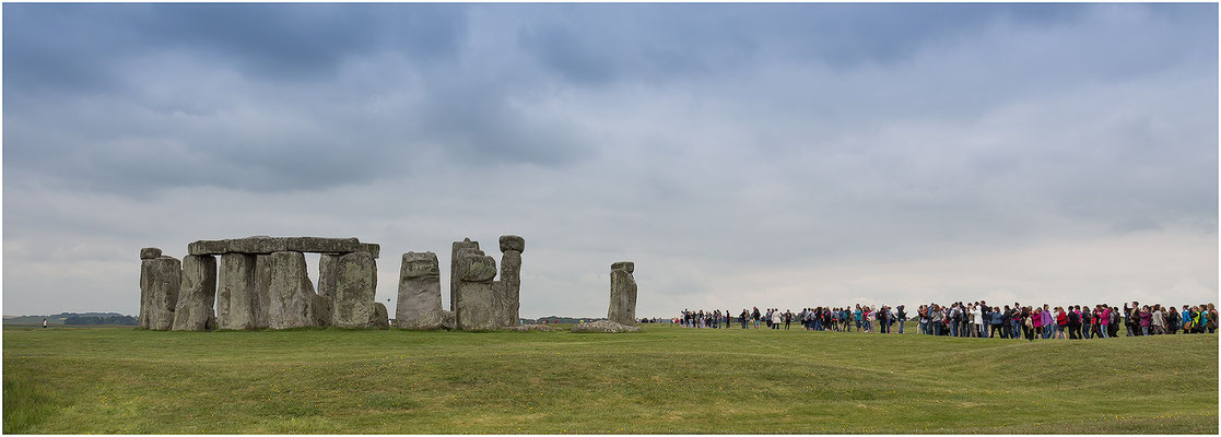 Stonehenge, die Touristen kommen 2013 | EOS 6D  28 mm  1/320 Sek.  f/6,3  ISO 100