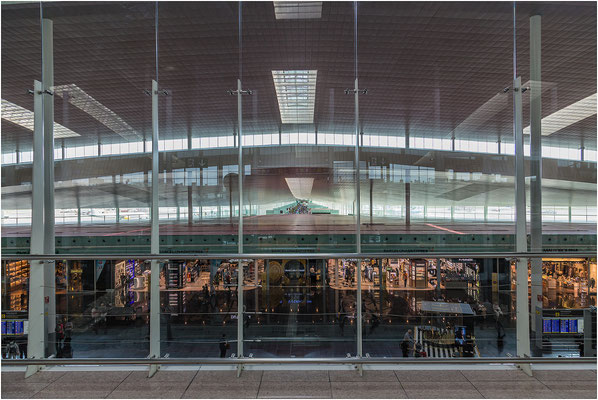 Barcelona, Flughafen El Prat, 2016 | Canon EOS 6D  24 mm  1/30 Sek.  f/8  ISO 250