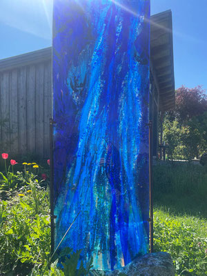 Wasserfall | Glasarbeit in Fusionstechnik | 50 x 150 cm | 2024 | Rückansicht