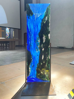 Wasserfall | Glasarbeit in Fusionstechnik | 45 x 135 cm | 2024