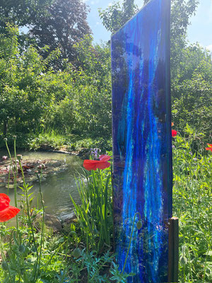 Wasser | Glasarbeit in Fusionstechnik | 45 x 135 cm | 2025