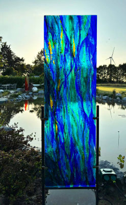 Wasser | Glasarbeit in Fusionstechnik | | 45 x 135 cm | 2025