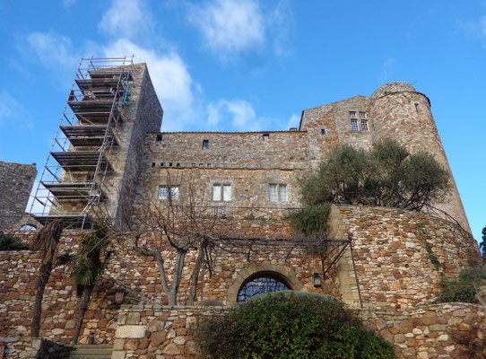 Réparation d'une hernie et remaillage de fissures au château de la Capelle-Masmolène (30)