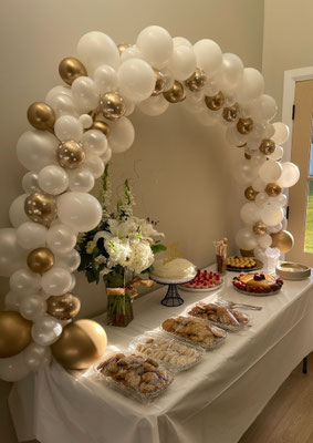 Air-Filled Organic Balloon Table Arch