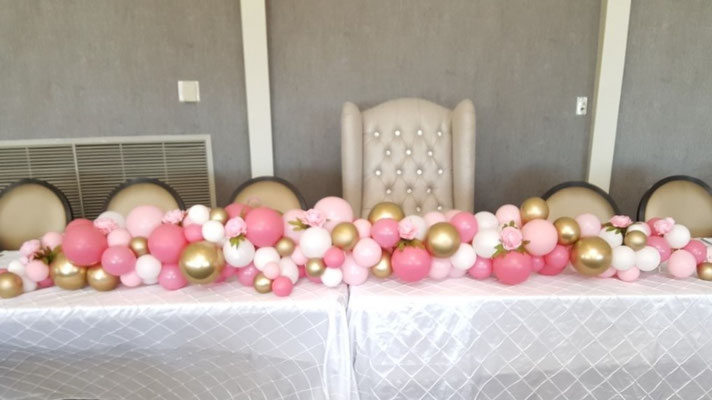 Air-filled balloon garland table centerpiece