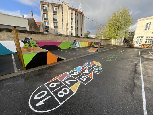 Fresque et jeux au sol - Institution sociale