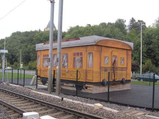 Trompe l'oeil wagon- poste d'aiguillage- Publier(74)