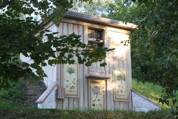 Trompe l'oeil bâtiment technique- faux bois et planche botanique-parc