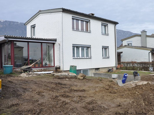 Der Garten wird in verschiedene Ebenen und Nutzungsbereiche gegliedert. 