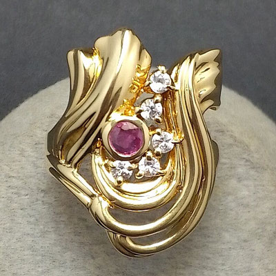 18K gold ring with ruby ​​and white sapphire