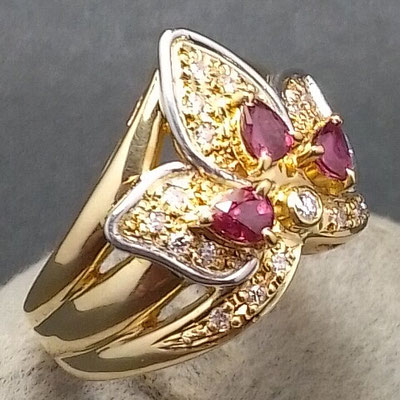 18K gold and 900 platinum combination ring with ruby ​​and melee diamonds