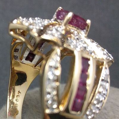 18K yellow and white gold combination ring with ruby ​​and melee diamonds