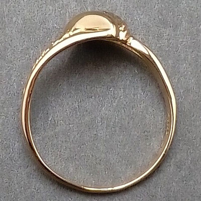 18K gold ring with a size of 10.5