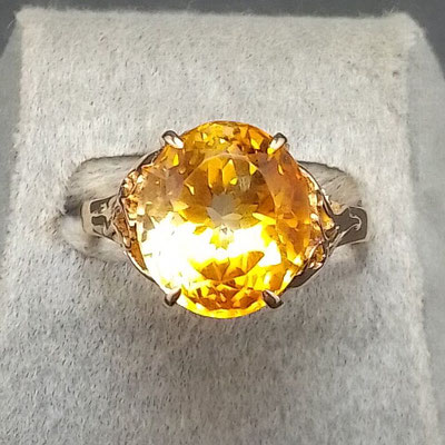 18K gold ring with topaz size 10.5