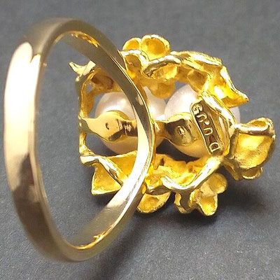 k18-gold-ring-with-2-pearls-and-5-melee-diamonds