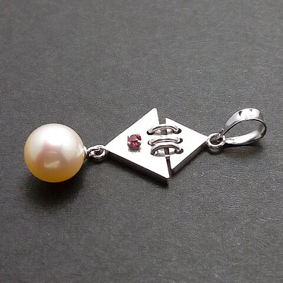 Akoya pearl and ruby ​​k14 white gold pendant top