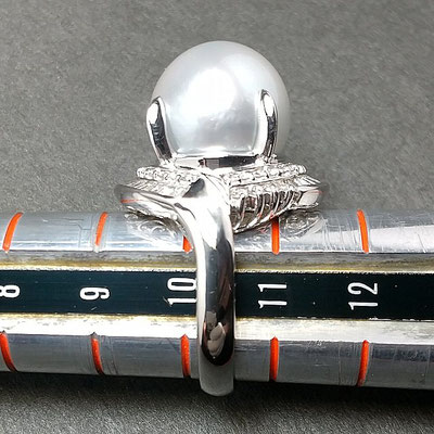 platinum-ring-with-cultured-south-sea-pearl-and-diamonds