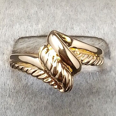18K gold ring with a size of 10.5