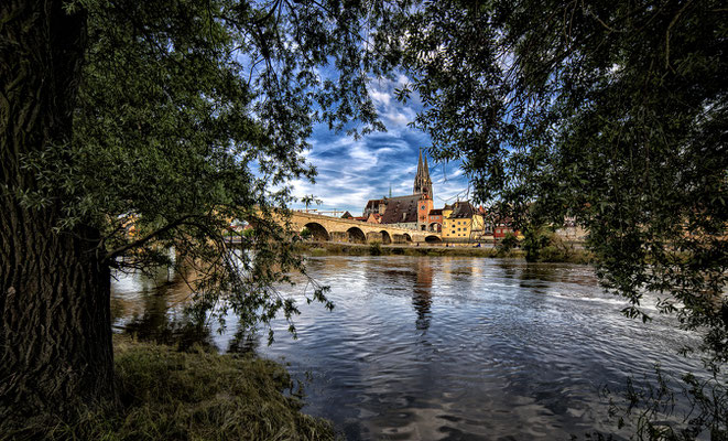 Regensburger Dom + Steinerne Brücke.