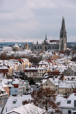 Regensburger Dom und Stadtamhof im Winter