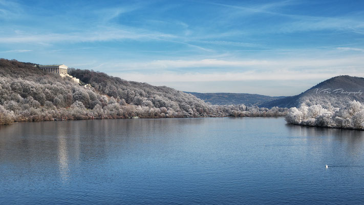 Walhalla und Donau im Winter.