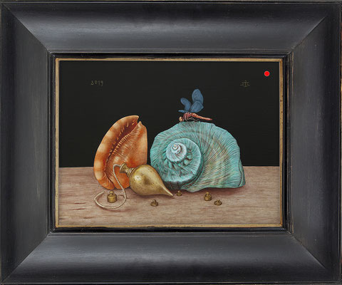 "Muschelstillleben mit Insekt" 43x32cm, Mischtechnik/Malplatte, 2019 -  VERKAUFT