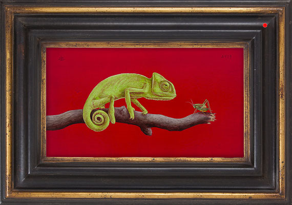 "Chamäleon mit Heupferd"  47x27cm, Mischtechnik/Maltafel, 2019 -  VERKAUFT