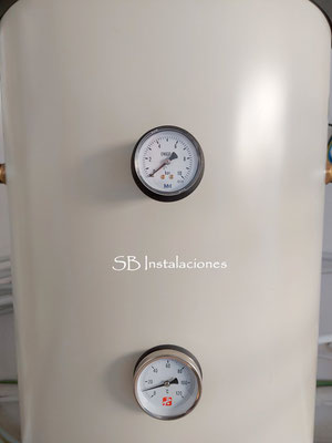 Deposito de inercia de 100 litros con manómetros de presión y temperatura