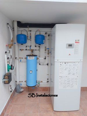 Instalación de aerotermia Saunier Dubal de alta temperatura con radiadores para vivienda unifamiliar