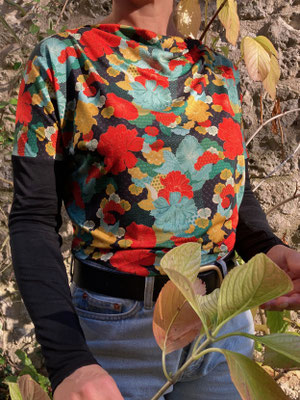 Tee-shirt TODAY motif fleurs japonaises sur fond noir