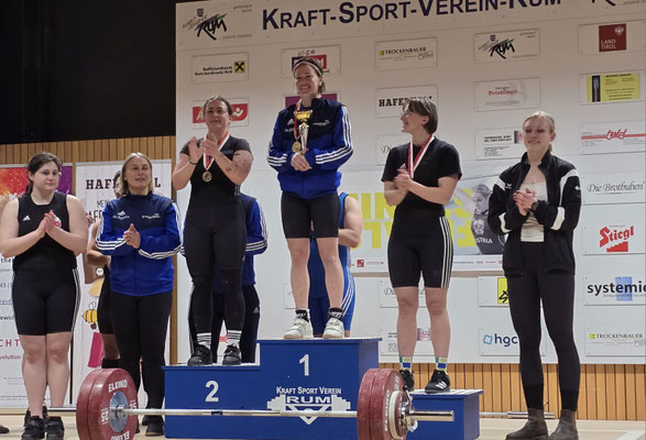 Siegerehrung Damen 1. Runde Tirol-Cup