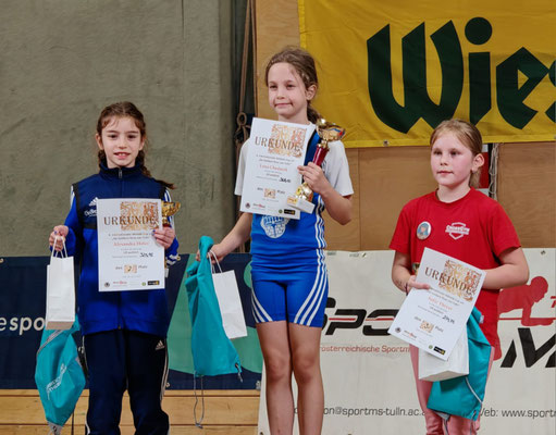 Siegerehrung U9 mit Hofer Alexandra (KSV-RUM)