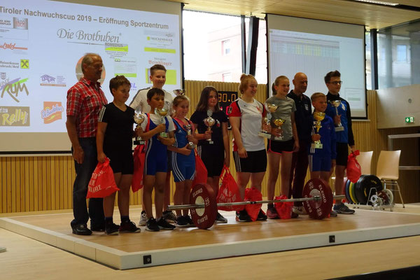 Siegerehrung 3. Runde Tiroler Schüler-u. Jugendcup mit Bürgermeister Kopp Edgar & Nationaltrainer Lechner Hans