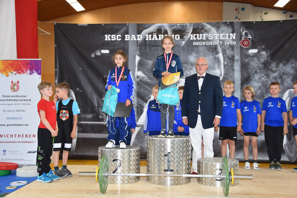 Siegerehrung Schülerinnen U9