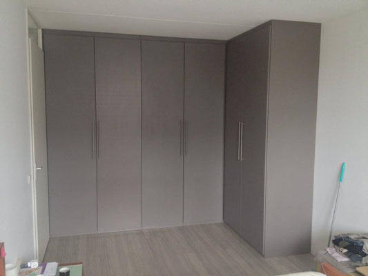 hoekkast van muur tot muur