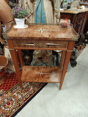 Petite table en platane avec galerie et tiroir lg 65 cm pf 36 cm ht 77 cm 