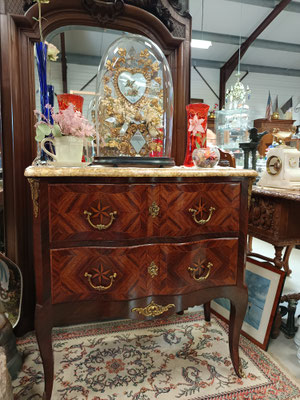 commode en marqueterie style Louis XV lg 93 cm pf 46 cm ht 85 cm