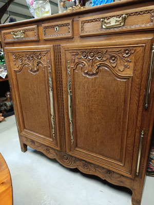 Très belle commode normande ancienne sculptée lg 1m33 pf 51.5 cm ht 1m28