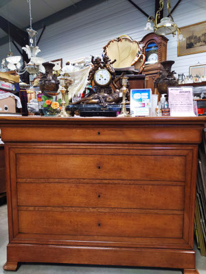 commode ancienne à tiroirs en chêne