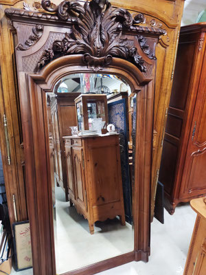 Grande miroir ancien en Noyer