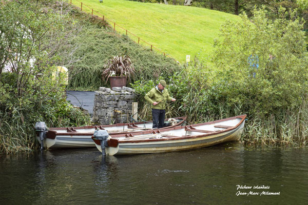 Un pêcheur (en Irlande)