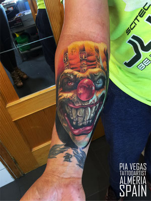 clown tattoo farbe colour