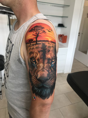 lion color tattoo