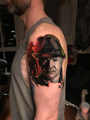 Indiana Jones Portrait Tattoo in Farbe